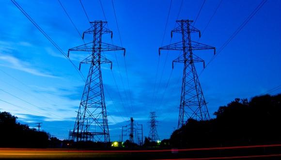 Firman contratos de concesión para proyectos eléctricos en Madre de Dios y Piura